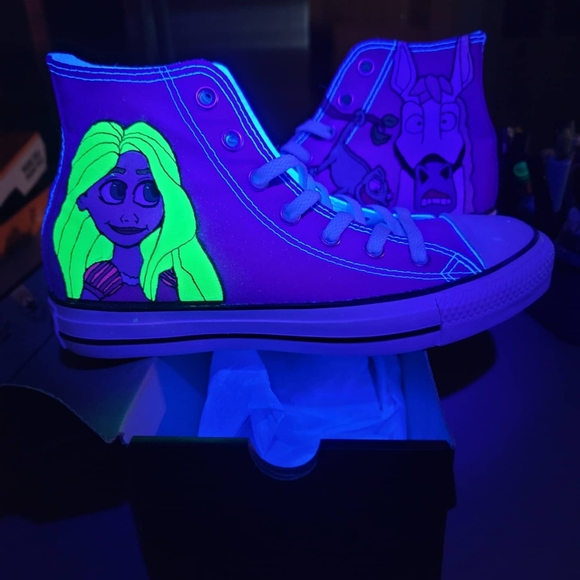 Custom Rapunzel Converse - Picture 4 of 5